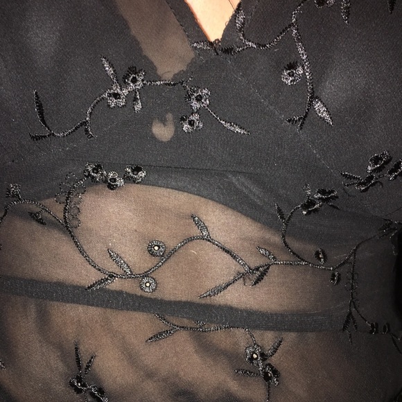 Black sheer bell sleeve embroidered vintage top - Picture 2 of 4